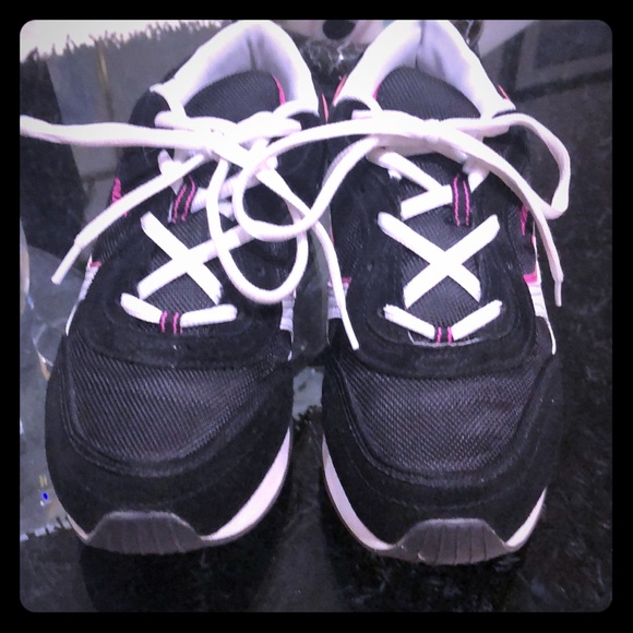 SZ 8.5 Black White Sneakers - Picture 1 of 6